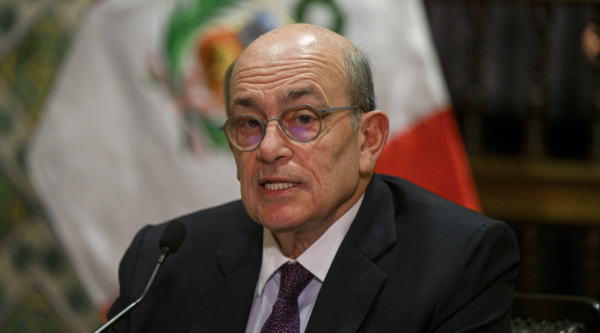 Canciller y ministro de Defensa de Perú renuncian tras desacuerdo por compra de aviones a EU