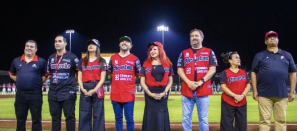 Abuchean a Layda Sansores en inauguración de la LMB en Campeche (Video)