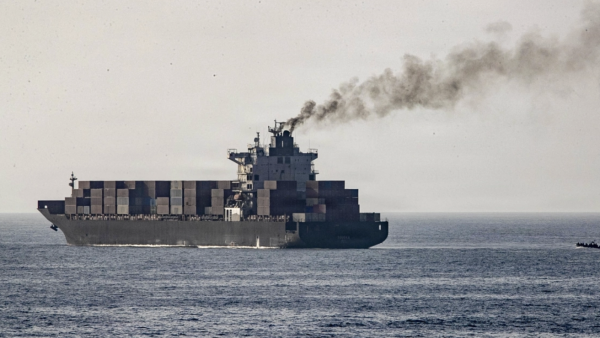 Irán descarta reabrir el estrecho de Ormuz tras incautar dos buques mercantes