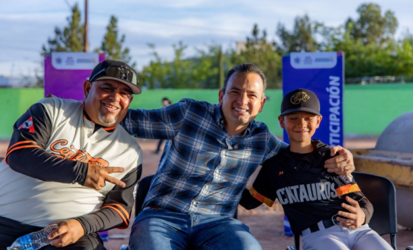 Inicia remodelación de campo de beis en Villas del Real