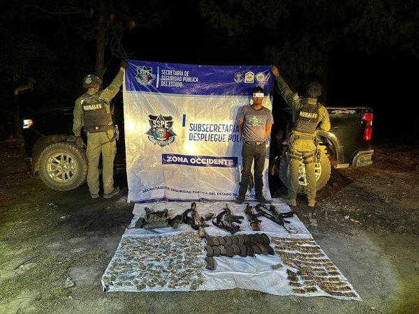 Arresta SSPE a 3 sujetos con arsenal, explosivos y droga en Moris