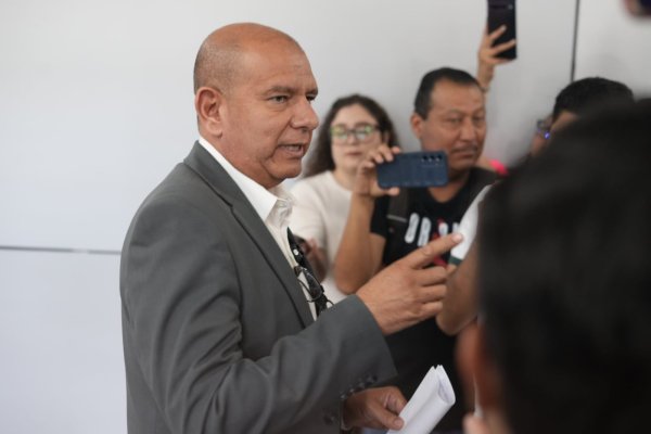 Asegura Cuauhtémoc Estrada que el gobierno de Chihuahua se coordina “en lo oscurito” con gobiernos extranjeros