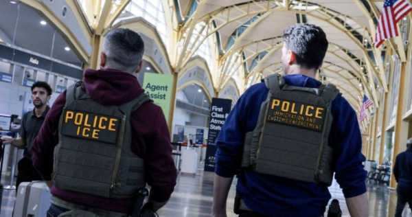 ICE pide a sus agentes que no entren a las viviendas sin una orden judicial