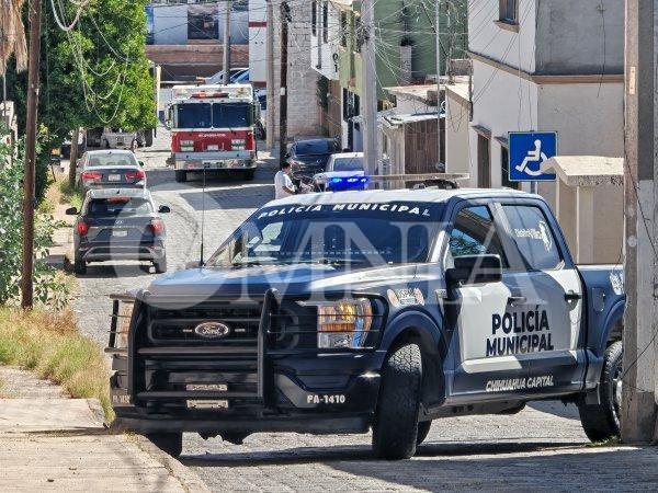 Flamazo en estufa moviliza a bomberos; mujer sufre crisis nerviosa