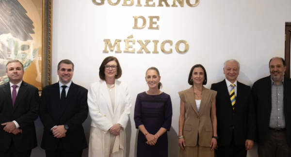 Sheinbaum se reúne con directivos de Petrobras para establecer colaboración con Pemex