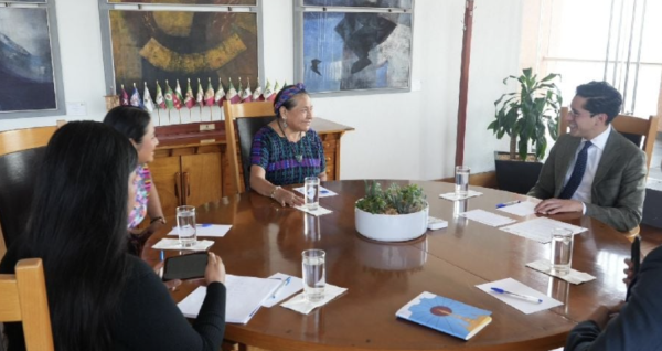 Rigoberta Menchú, premio Nobel de la Paz en 1992, tendrá cargo en la Cancillería para promover la interculturalidad