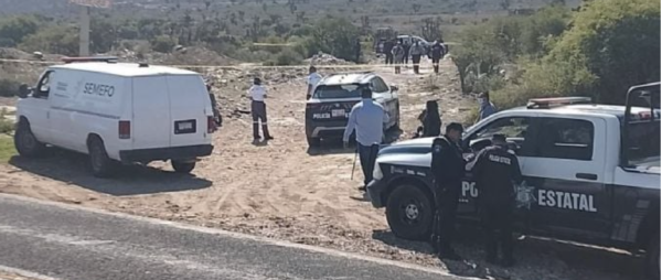 Encuentran a tres hombres y una mujer ejecutados en un auto en Puebla