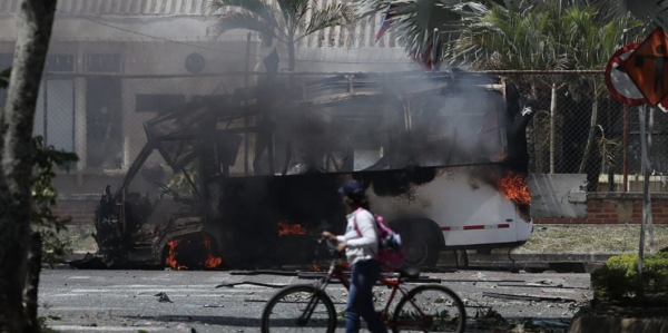 “Son terroristas, fascistas y narcotraficantes”, dice Petro tras ataque que dejó 14 muertos en Colombia