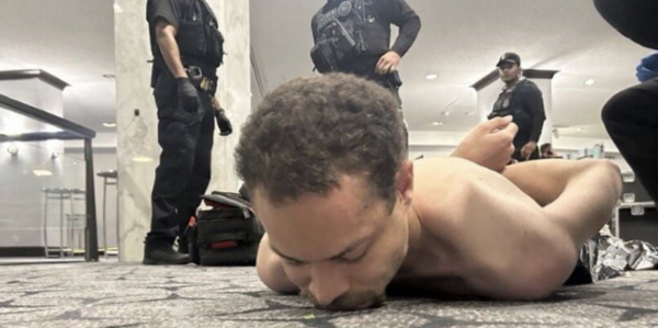 Trump difunde imágenes de la persecución y la detención del tirador en cena de corresponsales