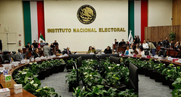 El INE busca atajar actos anticipados de campaña en partidos