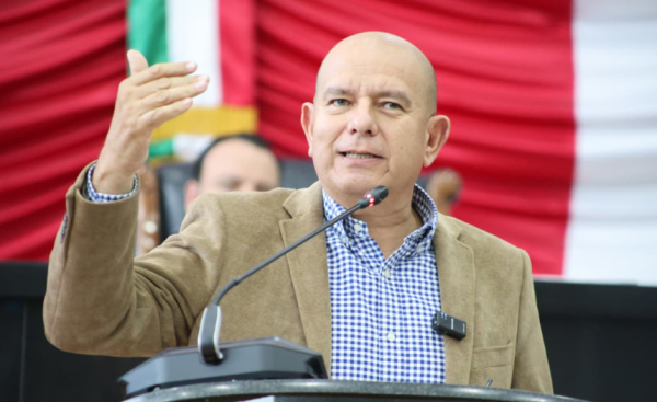 Chihuahua, entre burlas, pifias y traiciones: cuestiona Cuauhtémoc Estrada creación de unidad investigadora estatal