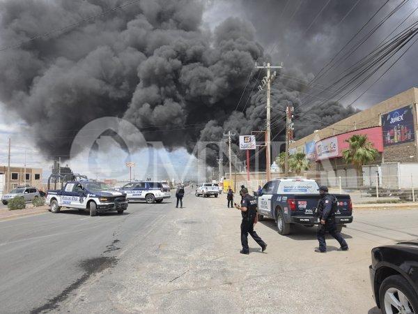Fuerte incendio en recicladora al sur de la ciudad moviliza a cuerpos de emergencia