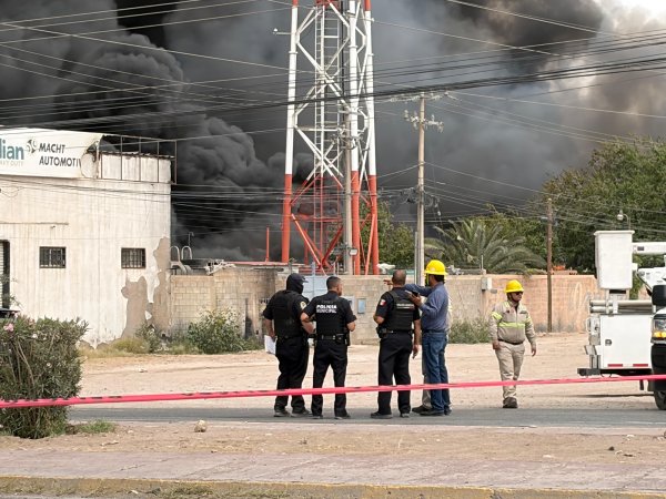 Cierre en el Bulevar Juan Pablo II por emergencia en recicladora de la colonia Primero de Mayo
