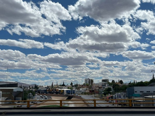 Lunes caluroso, con ráfagas de viento durante la tarde