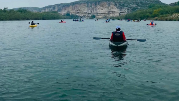 Funcionario de CILA muere ahogado al volcarse kayak en el Río Bravo