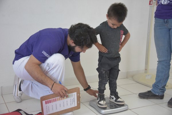 Lleva UACH jornada de salud integral a Aquiles Serdán en beneficio de la comunidad