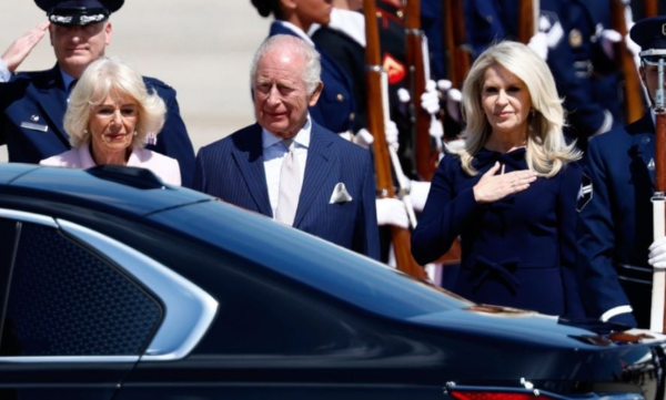 Los reyes de Inglaterra aterrizan en EU para su visita de Estado de cuatro días