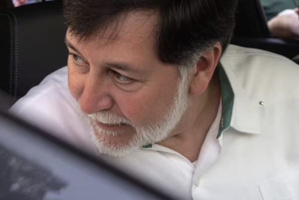 Ciudadano confronta a Noroña en Sinaloa: ‘¿Qué se siente ser un traidor a la patria?’