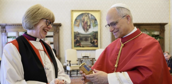 El papa y la arzobispa de Canterbury llaman a la unidad entre cristianos ante la urgencia de la paz de Cristo