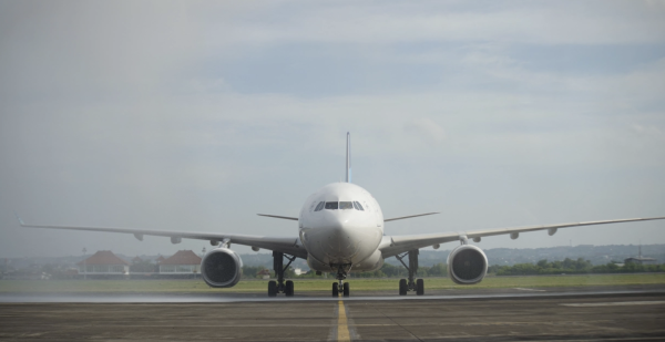 EU amenaza con sancionar a todo país que preste servicios a aerolíneas iraníes