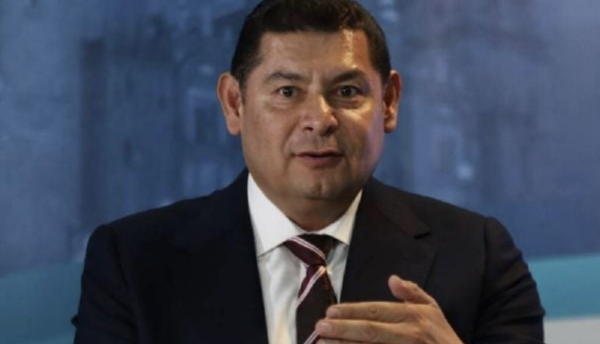 Armenta se deslinda de despido de abogada que protestó en acto de Sheinbaum