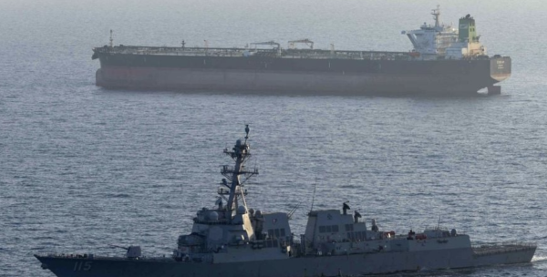 Militares de EU interceptan un buque con bandera de Irán en su bloqueo contra Teherán