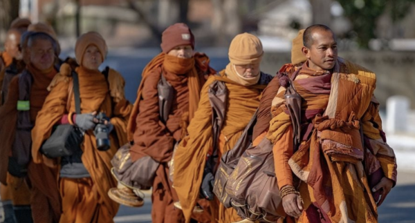 Incautan a 22 monjes budistas más de 100 kilos de presunta cannabis y hachís en el aeropuerto de Sri Lanka