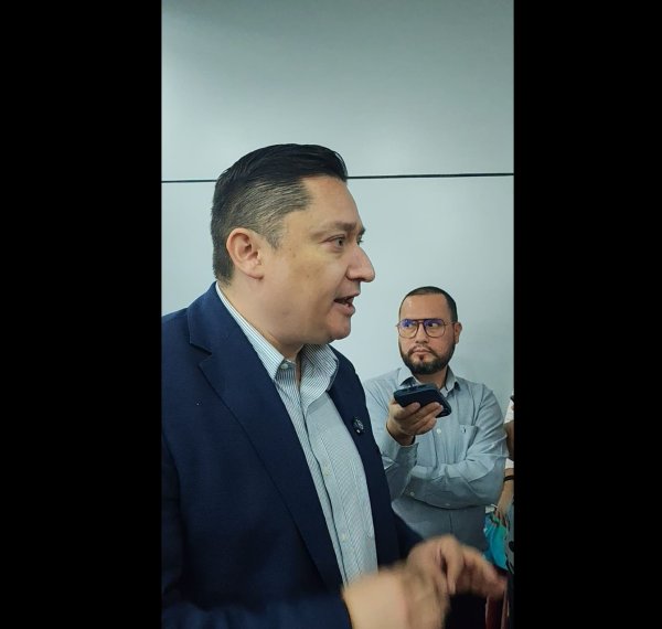 Investigación del narcolaboratorio, caiga quien caiga: Alfredo Chávez