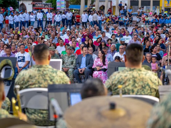 Encabezó Valenciano velada musical con Banda de la XI Región Militar