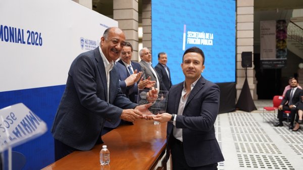 Recibió titular de la Secretaría Ejecutiva Anticorrupción reconocimiento por cumplir con declaraciones patrimoniales