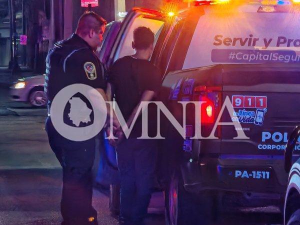 Disparan en plena zona centro; detienen a dos hombres y una mujer con cristal