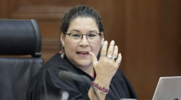 SCJN obliga al IMSS a otorgar prótesis y audífonos a menores; Lenia Batres vota en contra