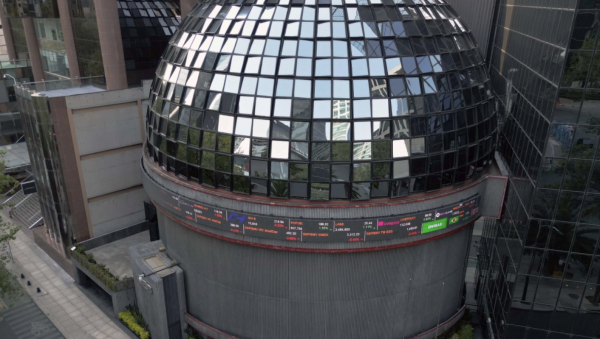 Bolsa mexicana registra tercera caída consecutiva ante preocupaciones por efectos de la guerra