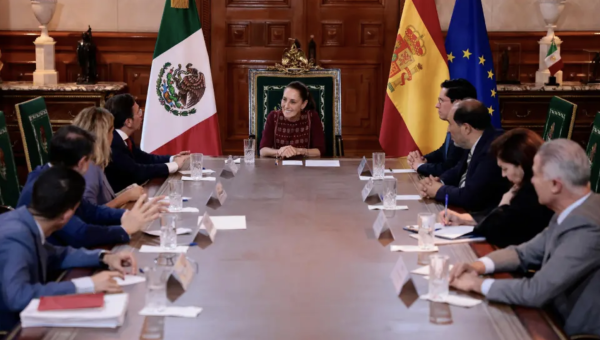 Sheinbaum se reúne con el ministro de Relaciones Exteriores de España en Palacio Nacional