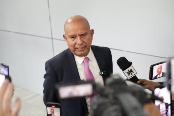 Cuauhtémoc Estrada pide investigar, en vez de un “no estás solo” para Rocha Moya