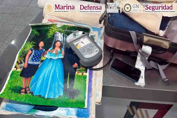 Detienen a extranjero en el AICM que intentaba trasladar cocaína en lienzos y fotografías