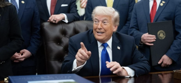 Trump firma orden ejecutiva para impulsar acceso a planes de jubilación del sector privado