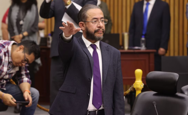 Sección encargada del desafuero de ‘Alito’ se queda sin cabeza: Hugo Eric Flores pide licencia