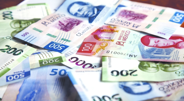 Peso mexicano registra mejor cierre desde mayo de 2024 ante un debilitamiento del dólar