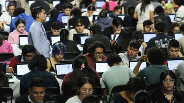 UNAM detecta trampas con lentes de IA, celulares y cámaras durante el examen de control presencial