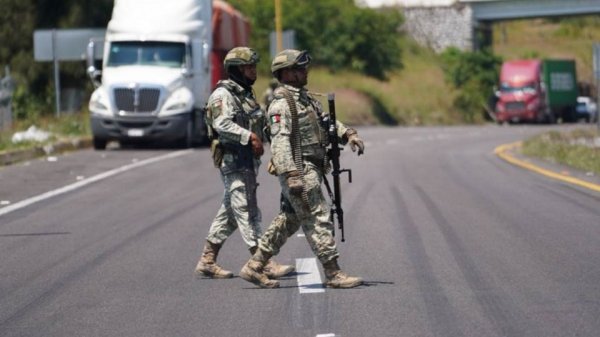 Suman 12 detenidos en operativo contra el 