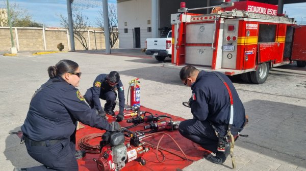 Siempre preparados: Bomberos cuentan con Certificación de Rescate en Extracción Vehicular