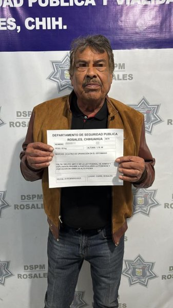 Detienen a ex alcalde de Rosales por portación de arma de fuego