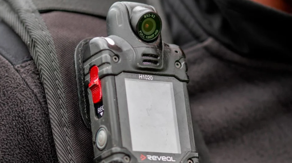 Agentes de migración en Minneapolis llevarán cámaras corporales tras la muerte de Pretti y Good, anuncia Kristi Noem