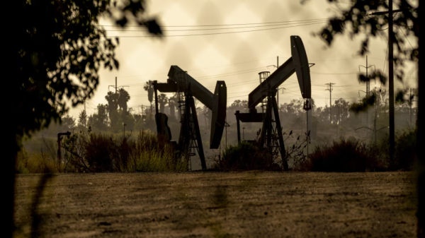 Van por todo el oro negro: EU alista permiso para que empresas puedan extraer petróleo de Venezuela