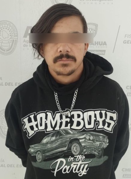 Detienen a dos hombres y a una mujer por posesión de droga