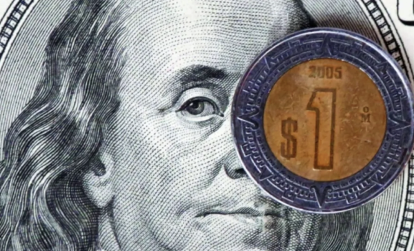 Peso mexicano avanza contra el dólar por segundo día consecutivo; termina en 17.25 unidades