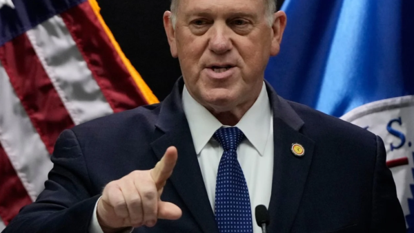 Zar fronterizo de Trump anuncia que 700 agentes de inmigración dejarán Minnesota de inmediato