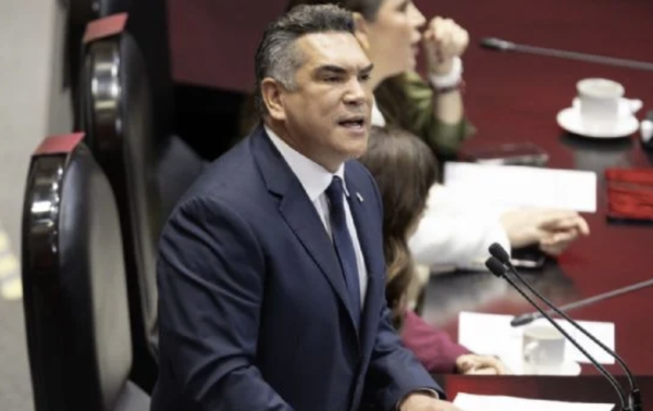 “Cobran por trabajar, no por irse a maquillar”, dice “Alito” Moreno por salón de belleza