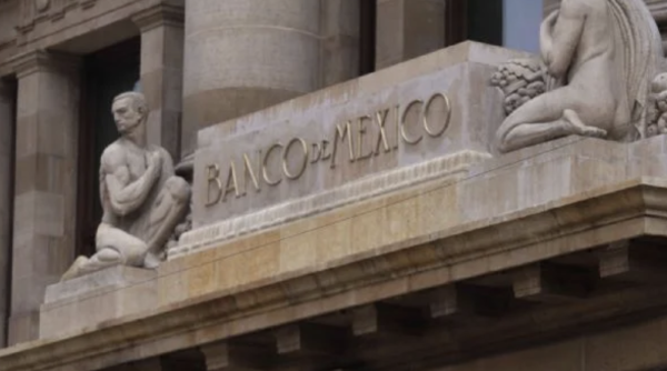 Banxico congela la tasa en medio del debate por su credibilidad